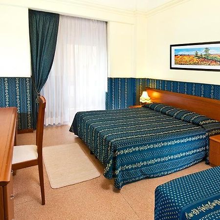 Hotel Napoleon Cattolica Bagian luar foto