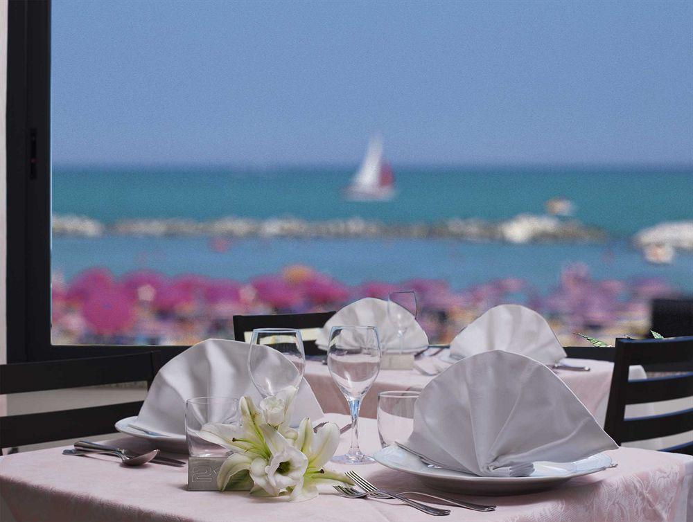 Hotel Napoleon Cattolica Bagian luar foto
