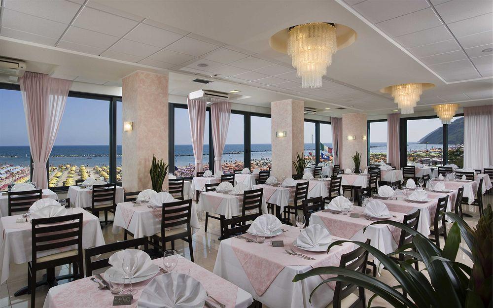 Hotel Napoleon Cattolica Bagian luar foto