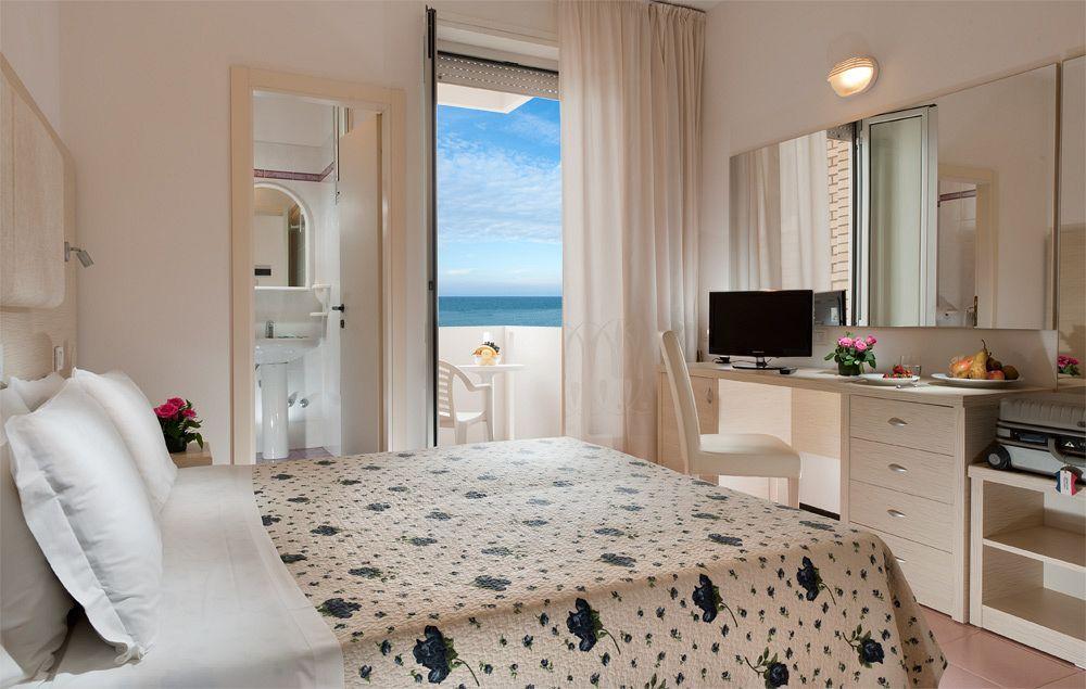 Hotel Napoleon Cattolica Bagian luar foto