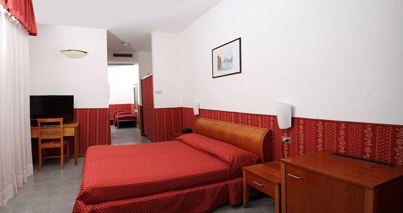 Hotel Napoleon Cattolica Bagian luar foto